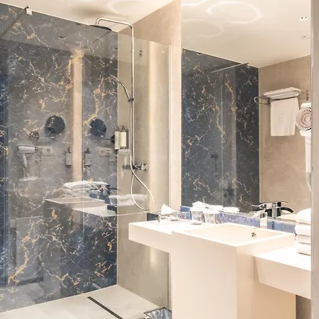 Hyllit Hotel 4*